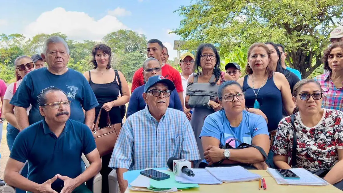 vecinos del Fraccionamiento El Jardín